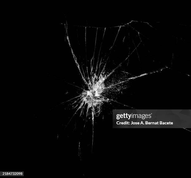 abstract background, dark glass with impact and a bullet hole. - gebrochen stock-fotos und bilder