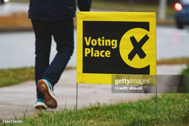 voting place sign - voting stock pictures, royalty-free photos & images