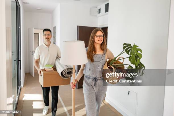 through the hallway of possibilities - mudar de casa imagens e fotografias de stock