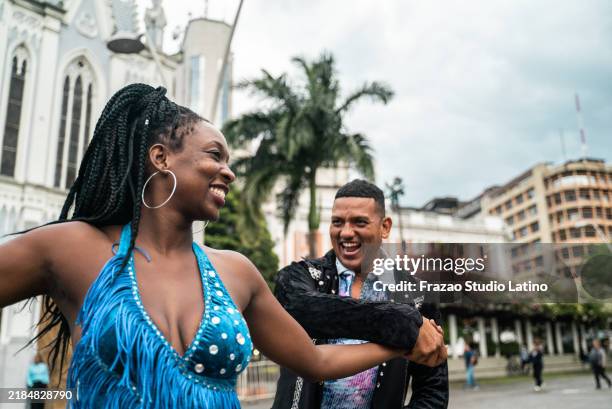 couple of dancers dancing salsa in cali, colombia - salsa imagens e fotografias de stock