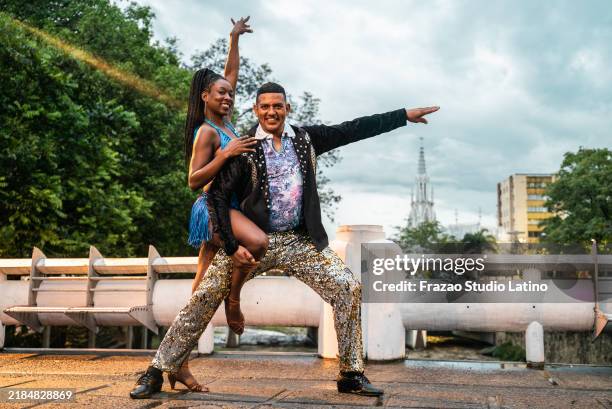portrait of a couple of dancers dancing salsa in cali, colombia - salsa imagens e fotografias de stock