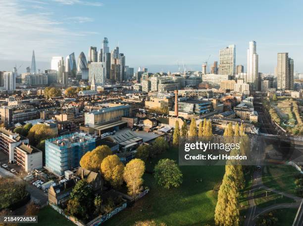 the london skyline - east london london stock-fotos und bilder