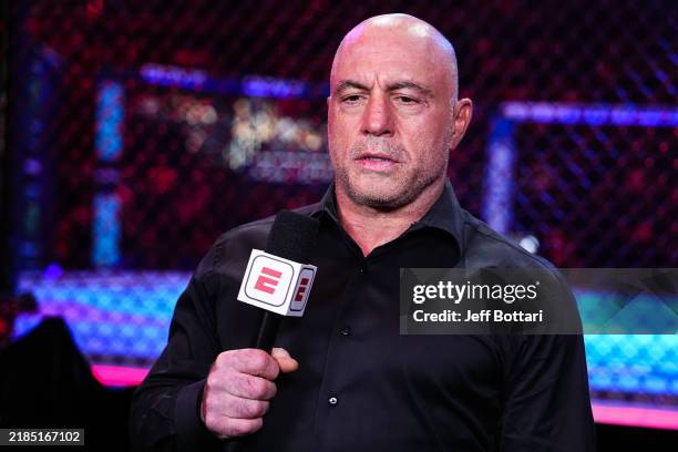 Joe Rogan Promotes 1,684 Joe Rogan Photos Stock Photos, High-Res Pictures, and Images ...