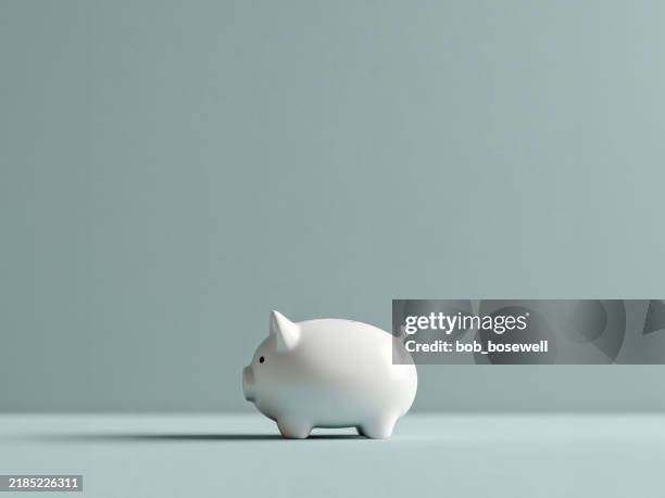 minimalist white piggybank – symbol of savings and financial planning - spaarvarken stockfoto's en -beelden