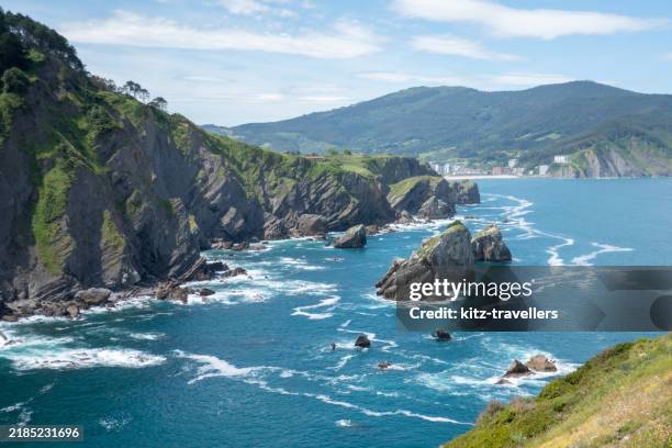 gaztelugatxe, españa - gaztelugatxe fotografías e imágenes de stock