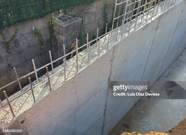 construction of a grey concrete wall. - formwork blocks stock pictures, royalty-free photos & images