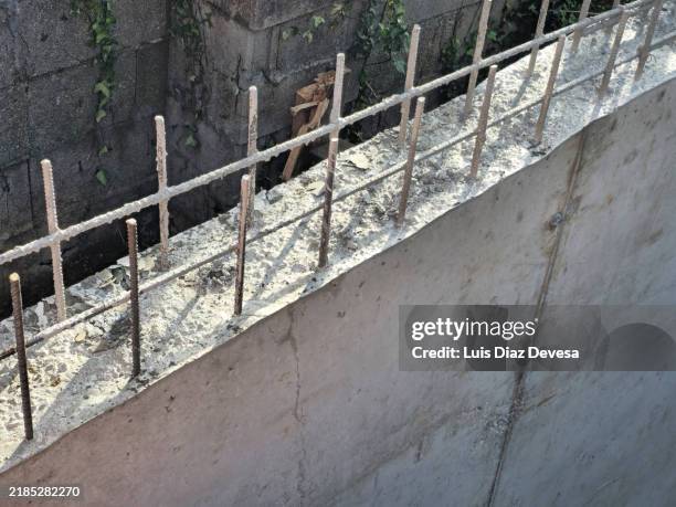 construction of a grey concrete wall. - formwork blocks stock pictures, royalty-free photos & images