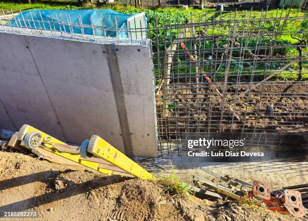 construction of a grey concrete wall. - formwork blocks stock pictures, royalty-free photos & images