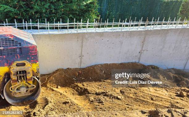 construction of a grey concrete wall. - formwork blocks stock pictures, royalty-free photos & images