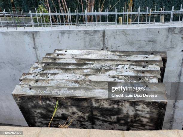fencing pole mould, for construction. - formwork blocks stock pictures, royalty-free photos & images