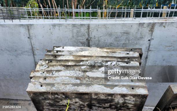 fencing pole mould, for construction. - formwork blocks stock pictures, royalty-free photos & images