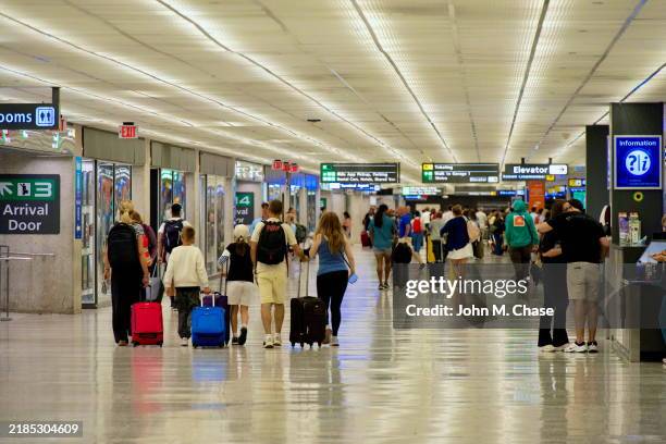 baggage claim level, washington dulles international airport, virginia (usa) - washington dc international airport stock pictures, royalty-free photos & images