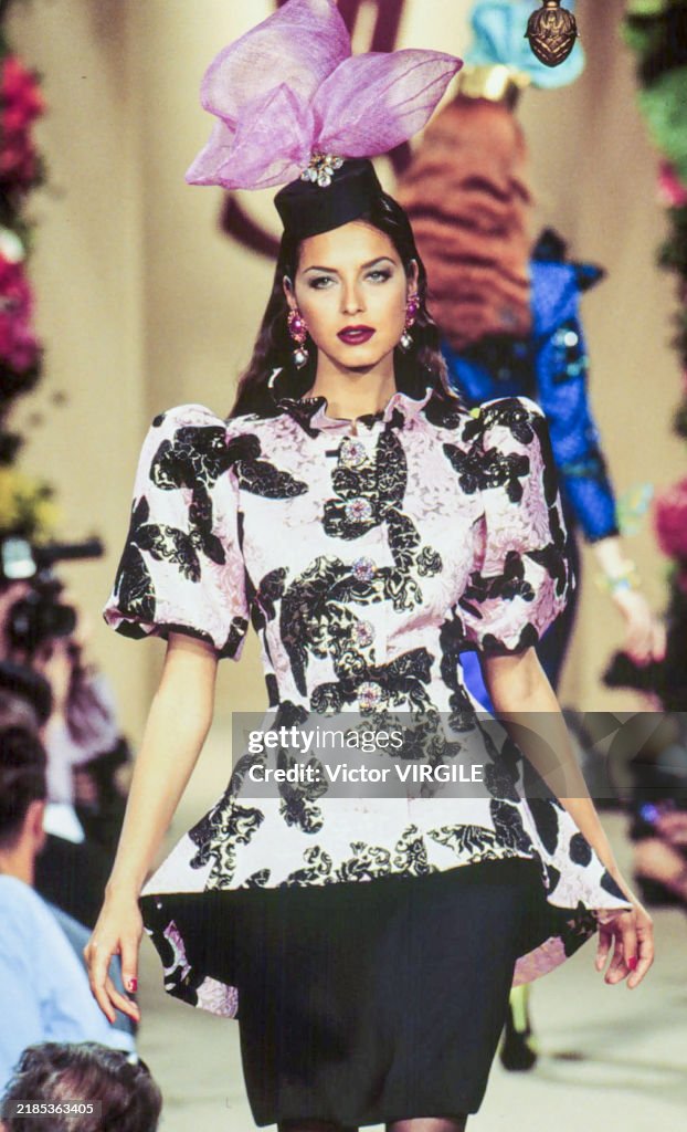 Yves Saint Laurent - Runway - Paris Haute Couture Week Spring/Summer 1995