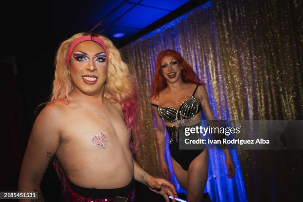 two drag queens smiling and performing on stage - cross dressing stock pictures, royalty-free photos & images