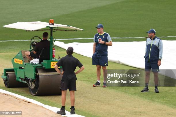Andrew McDonald and Daniel Vettori inspect the pitch before an Australia Test Squad training session at Optus Stadium on November 19, 2024 in Perth,...