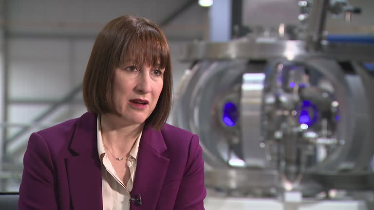 Rachel Reeves Interview 126 Pensions Rachel Reeves Stock Videos, Footage, & 4K Video Clips ...