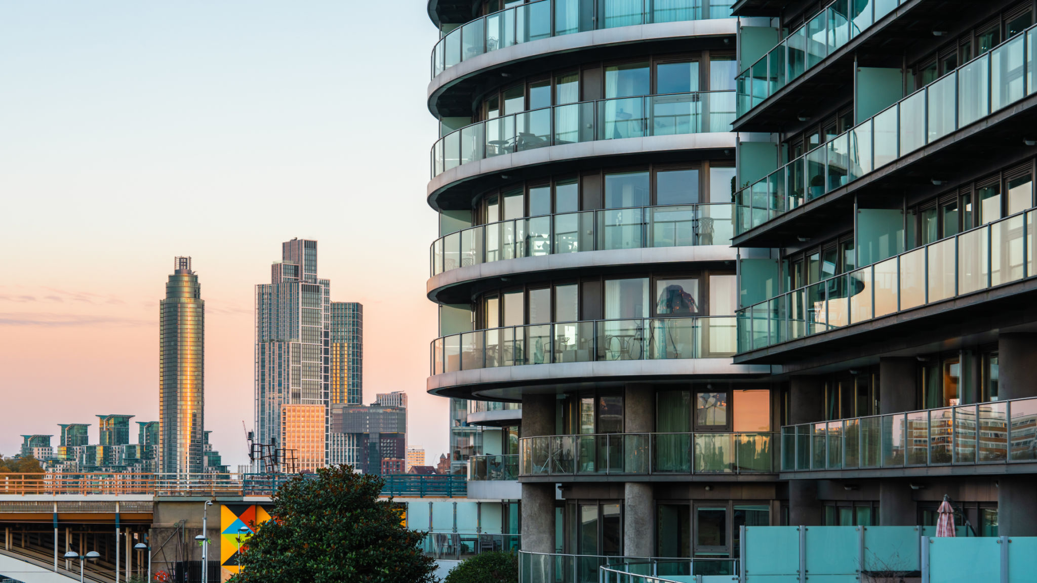 Riverside modern apartments at Battersea reach in London Riverside modern apartments at Battersea reach in London