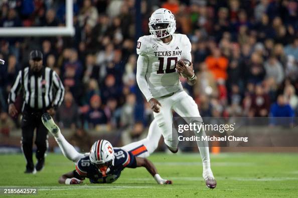Marcel Reed Action Quarterback Marcel Reed of the Texas A&M Aggies runs the ball by ...