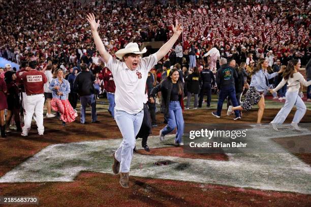 Oklahoma Sooners fans run onto the field after the Oklahoma Sooners defeated the Alabama Crimson Tide 24-3 at Gaylord Family Oklahoma Memorial...