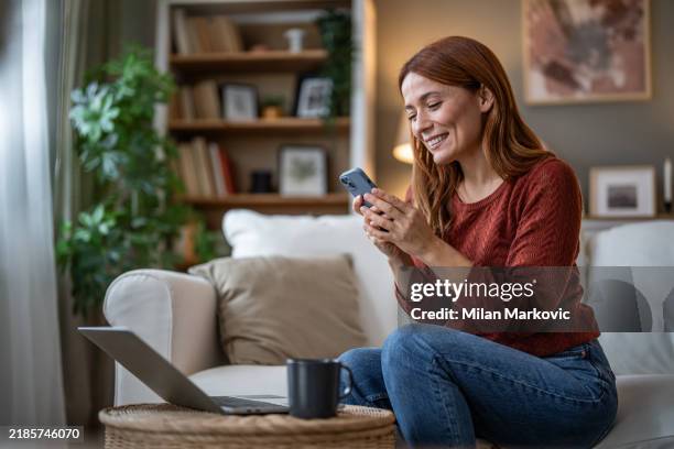 joy of the moment - good news at your fingertips - boa notícia imagens e fotografias de stock