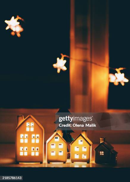 cozy christmas village with starry lights - hygge stockfoto's en -beelden