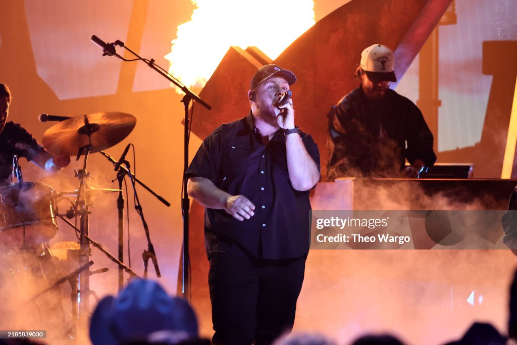 The 58th Annual CMA Awards - Show