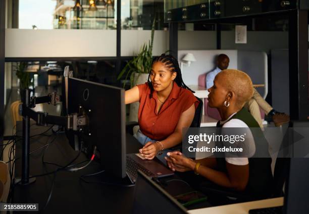 computer programmers collaborating on software development project in modern office - webdesign stockfoto's en -beelden