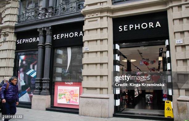 Sephora Cladding 134 Sephora Front Stock Photos, High-Res Pictures, and Images - Getty ...