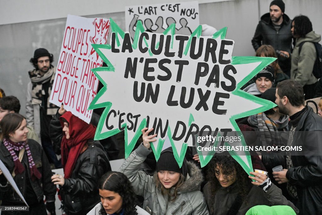 FRANCE-UNIONS-CULTURE-BUDGET-DEMO