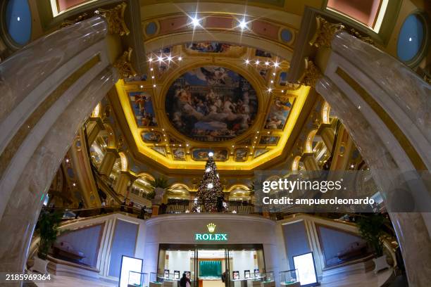 boutique rolex au venetian casino and resort, en chine. - casino interior photos et images de collection