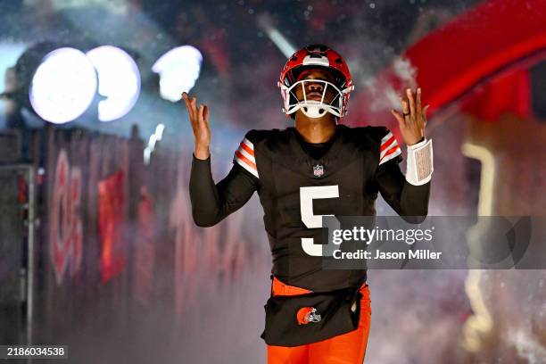 Jameis Winston of the Cleveland Browns takes the field prior to the game against the Pittsburgh Steelers at Huntington Bank Field on November 21,...