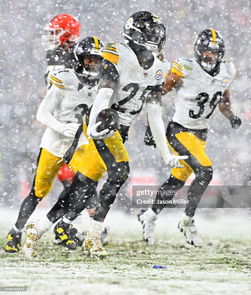 Pittsburgh Steelers v Cleveland Browns