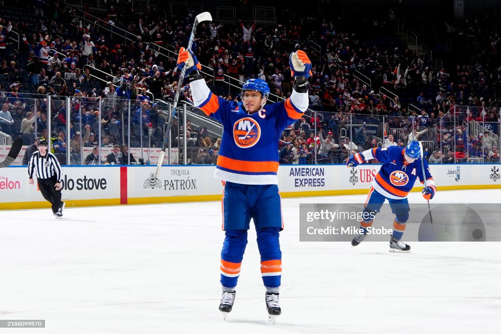 Detroit Red Wings v New York Islanders