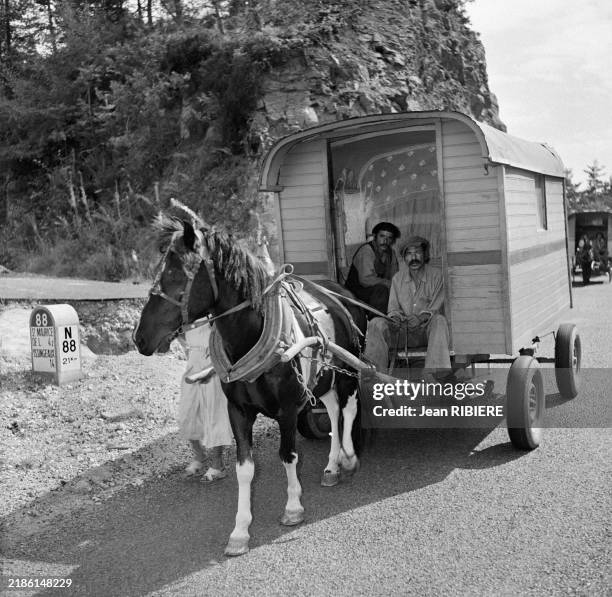 117 Roulotte France Stock Photos High Res Pictures And Images Getty 117-roulotte-france-stock-photos-high-res-pictures-and-images-getty