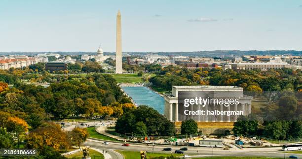 foto de helicóptero del national mall en washington, d.c. - panorama urbano fotografías e imágenes de stock