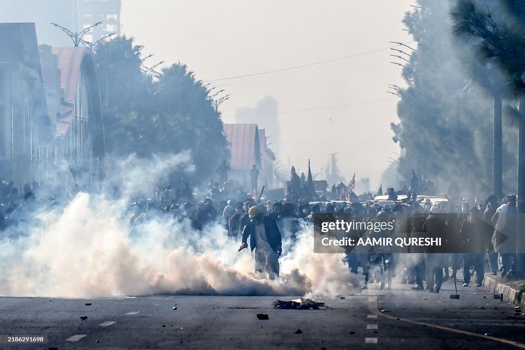 TOPSHOT-PAKISTAN-POLITICS-PROTEST-KHAN