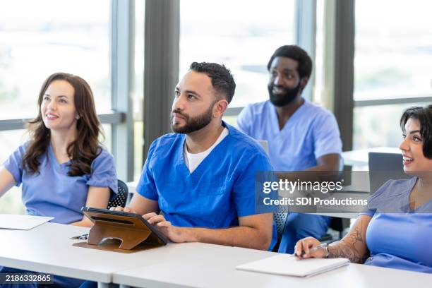 diverse group of attentive medical students - medisch student stockfoto's en -beelden