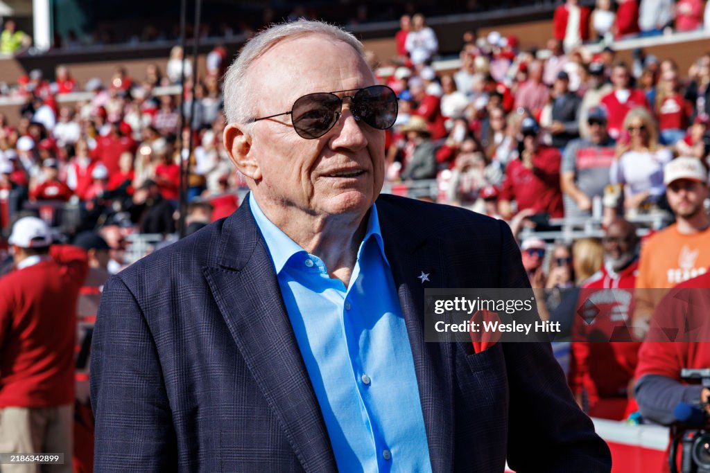 Jerry Saxton Razorbacks Dallas Cowboys owner and Razorback Alumni Jerry Jones on the field ...