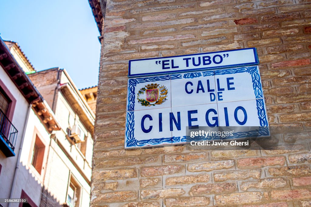 Calle de Cinegio (Cinegio Street), El Tubo, Zaragoza, Spain.