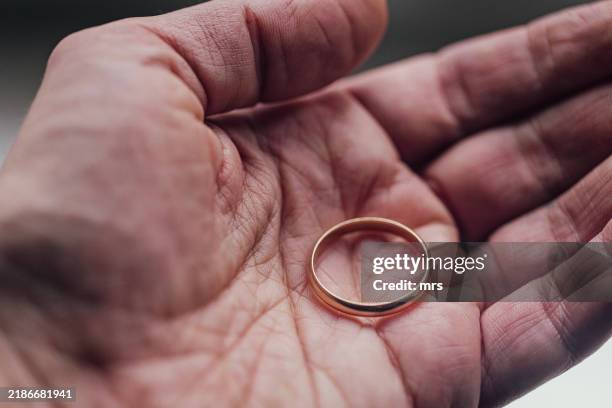 man holding ring in palm of his hand - bague photos et images de collection