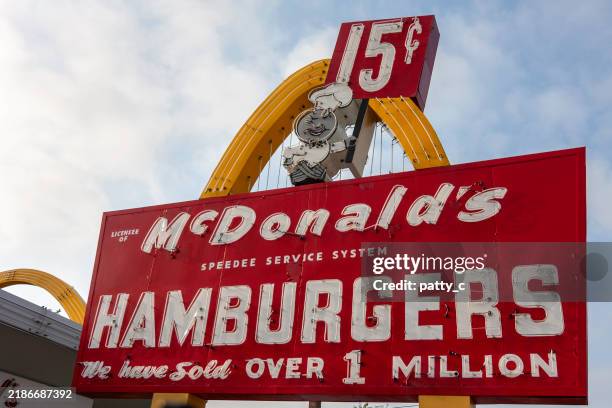 original mcdonald's restaurant - old mcdonalds stock pictures, royalty-free photos & images