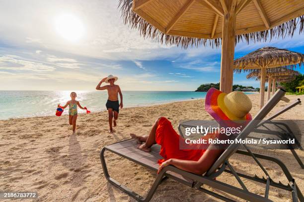 cheerful family having fun on a tropical beach - strandurlaub stock-fotos und bilder