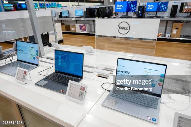 Laptops In Store 5,987 Best Buy Store Stock Photos, High-Res Pictures, and Images ...