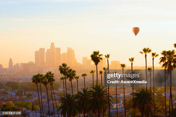 los angeles, sunset time. hot air balloon - sunset-boulevard-los-angeles stock pictures, royalty-free photos & images
