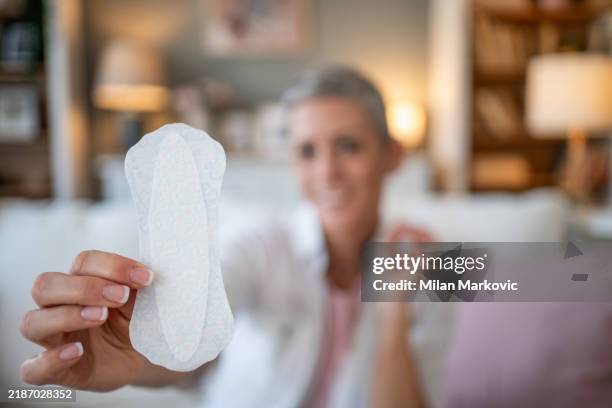 almohadilla diaria para mayor comodidad y protección durante todo el día - acolchado deportivo fotografías e imágenes de stock