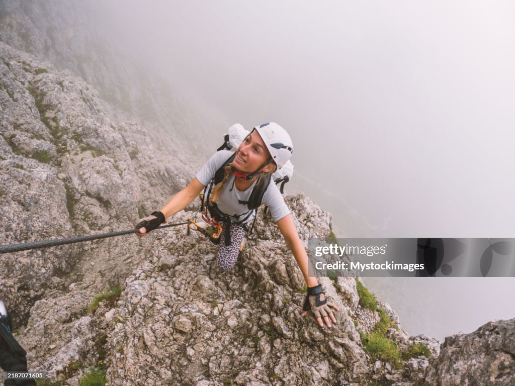Bergsteiger auf felsigem Gelände