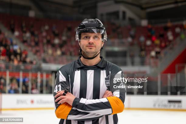 portrait of an ice hockey referee standing confidently - fluit sportartikelen stockfoto's en -beelden