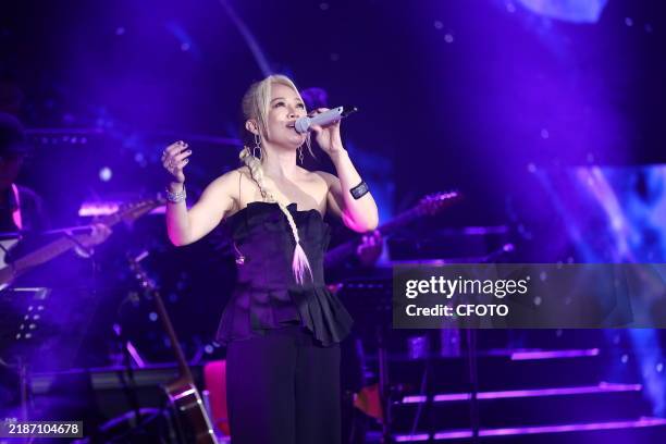 Tai Singer 1,019 Ailing Tai Stock Photos, High-Res Pictures, and Images - Getty Images