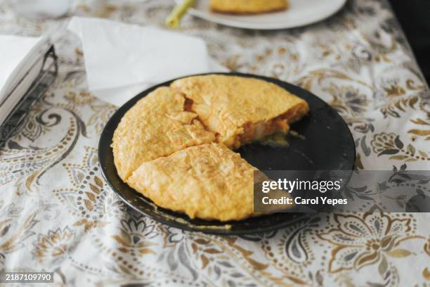 spanish omelet in lucnh table.spanish culture - tortilla de patata fotografías e imágenes de stock