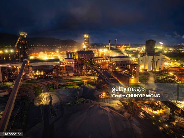 vista aérea de la industria siderúrgica en port talbot, reino unido - industria pesada fotografías e imágenes de stock